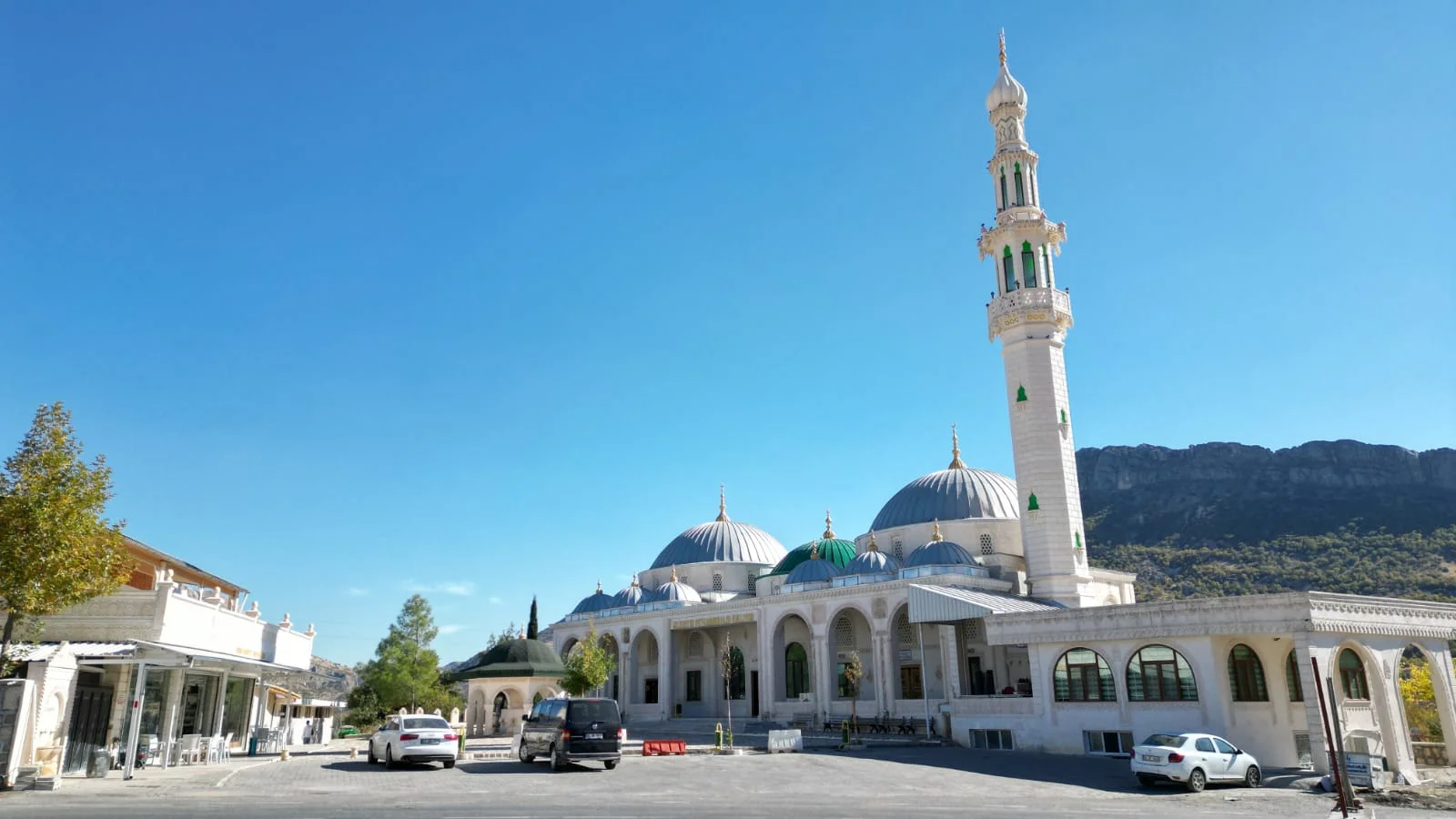 Üzeyir Aleyhisselam Camii Dış Cephe Görünümü