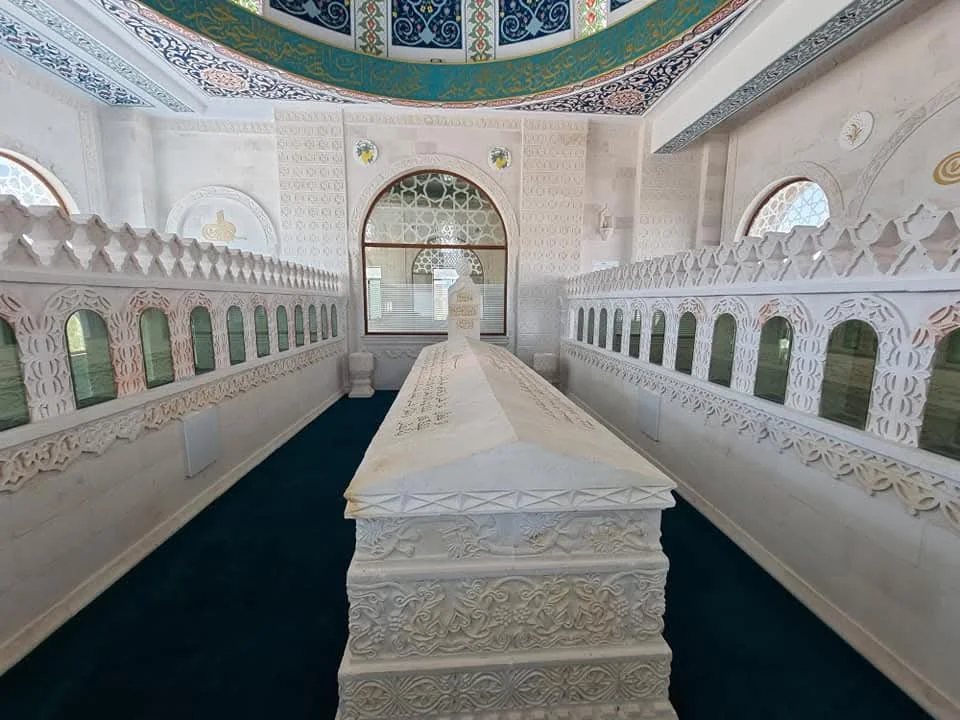 Hazreti Üzeyir Türbesi Makam Bölümü