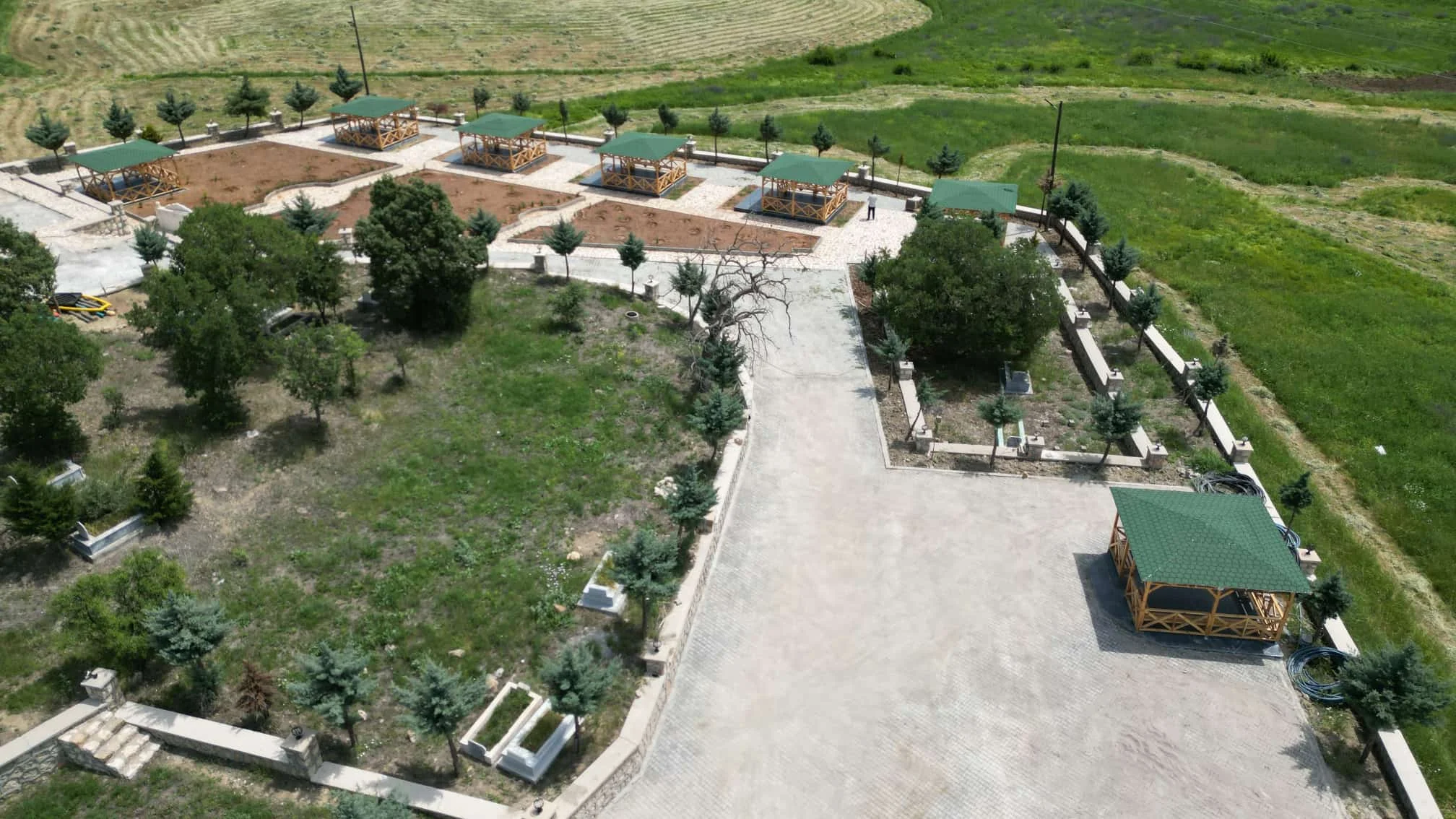 Üzeyir Peygamber Külliyesi Dinlenme Alanları